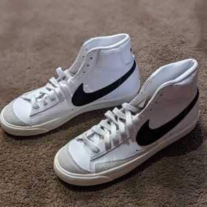 NIKE BLAZER WOMENS 8.5 /  MENS 7 SHOES